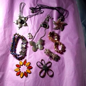 B-22 lot of flowers and butterflies